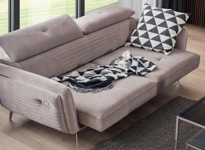 Luxuriöses, modisches Zweisitzersofa mit Textilpolsterung auf hohen Beinen